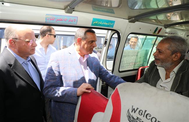 وزير التنمية المحلية ومحافظ القاهرة يتفقدان موقفى الألف مسكن وعبدالمنعم رياض بالعاصمة