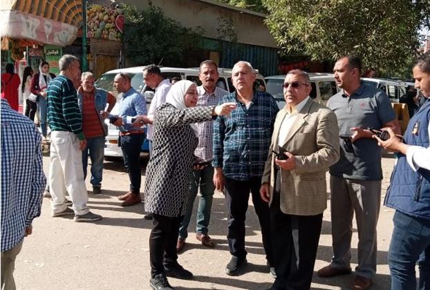 نائب محافظ القاهرة تتابع انتظام العمل وتشدد علي تكثيف الرقابة علي مواقف السرفيس