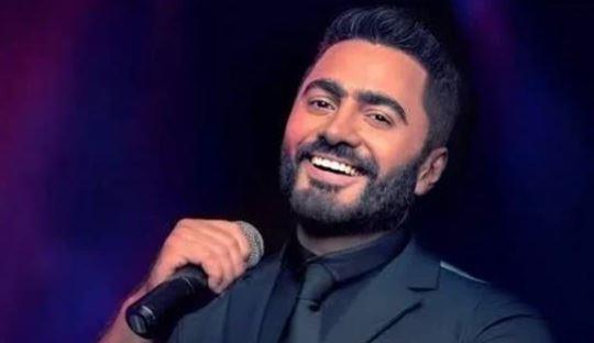 جمهور تامر حسني بالإمارات يعيد تزيين كأس السوبر من جديد
