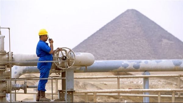 مصطفى بكري: 500 مليون دولار صادرت مصر من الغاز الطبيعي شهريا