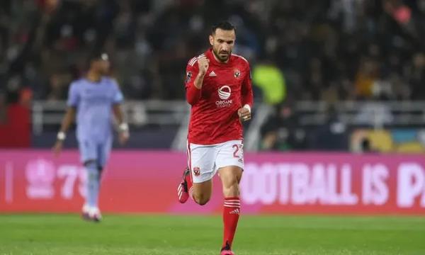 معلول يسجل هدف التقدم للأهلي في شباك بيراميدز