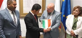   القنصل الإيطالي يكرم عابر المانش المصري محمد الحسيني