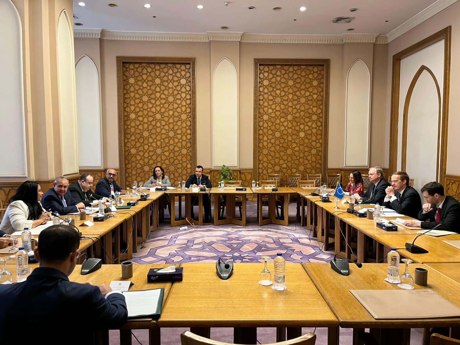 مساعد وزير الخارجية يترأس جلسة مباحثات مع نائب سكرتير عام جهاز الخدمة الخارجية بالاتحاد الأوروبي