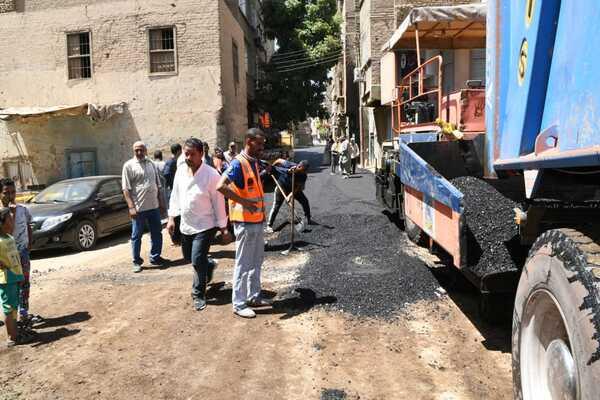 بتكلفة إجمالية 5 ملايين جنيه.. محافظ قنا يتابع أعمال الرصف بمدينة قفط