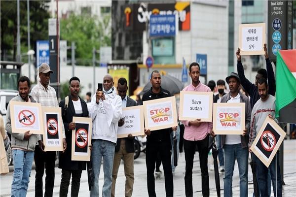 سودانيون ينظمون وقفة احتجاجية بكوريا الجنوبية رفضًا للحرب