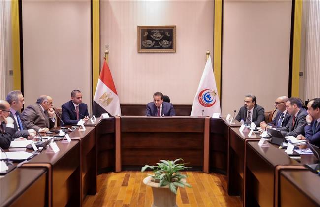وزير الصحة يبحث تفعيل منظومة متكاملة لـ«وحدات الرعاية المتوسطة» بالمستشفيات 