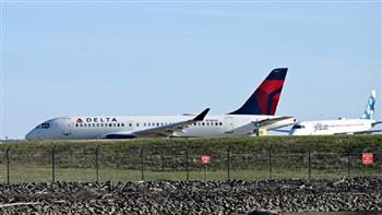   شركة «دلتا» الأمريكية للطيران تحول رحلة إلى بوسطن بسبب راكب مشاغب