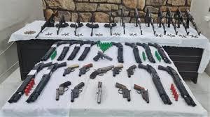 الداخلية تكشف حقيقة قيام بعض الأشخاص بترويج وتعاطى المواد المُخدرة وحيازتهم للأسلحة البيضاء
