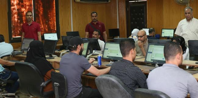 103 باحثين في اختبارات مركز التحول الرقمي بجامعة جنوب الوادي