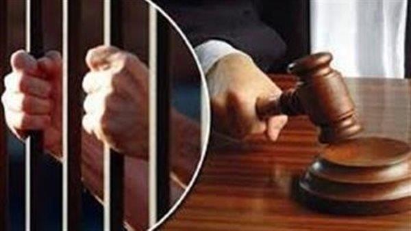 حبس مسجل خطر بحوزته 4 كيلو جرامات حشيش وهيروين بالتجمع الأول