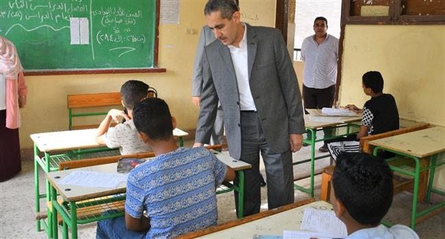 محافظ الغربية يتفقد امتحانات نهاية العام بمدارس بسيون