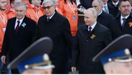وصول بوتين إلى الساحة الحمراء لحضور العرض العسكري بمناسبة عيد النصر