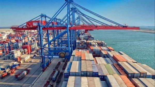 تداول 30 سفينة حاويات وبضائع عامة بميناء دمياط