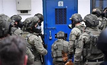   وحدات القمع الإسرائيلية تقتحم قسم «8» في سجن «مجدو» وتنقل ثلاثة أسرى إلى الزنازين