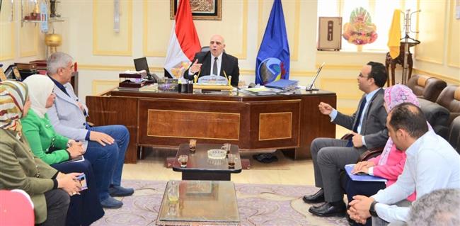 السكرتير العام يستقبل خبراء مختصين فى إعداد التقرير الطوعي لمحافظة البحيرة  