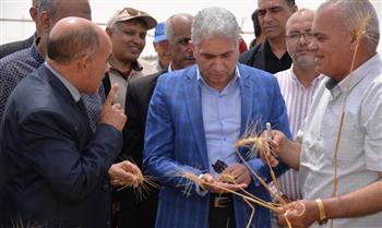   السكرتير العام لمحافظة الإسماعيلية يشهد افتتاح موسم حصاد القمح