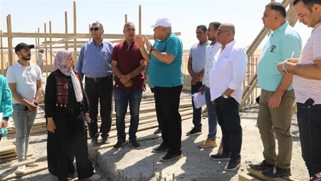 محافظ الوادي الجديد يتفقد الموقف الإنشائي لنادي الهجن والفروسية الدولي بالخارجة
