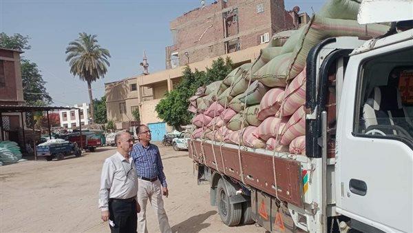 التحفظ على 5 سيارات محملة بـ47 طن قمح قبل احتكارها في المنيا