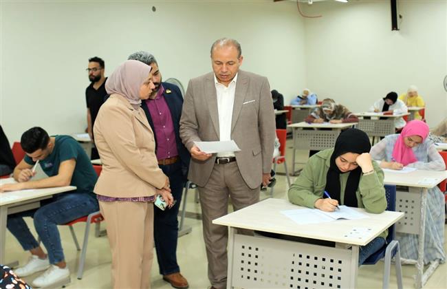رئيس جامعة المنصورة الأهلية يتفقد اعمال امتحانات الفصل الدراسي الثاني