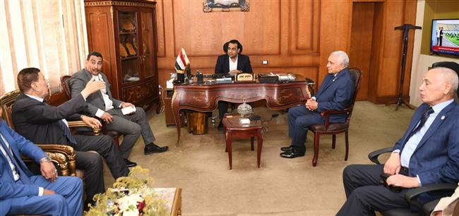 نائب محافظ قنا يستقبل وفد الإتحاد التعاوني الإسكاني المركزي
