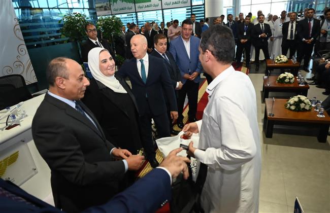وزيرة التضامن تودع أول أفواج حجاج بيت الله الحرام من مطار القاهرة الدولي