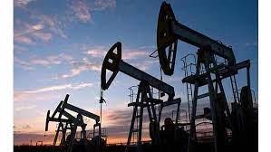   تراجع أسعار النفط عالميا وانخفاض العقود الآجلة