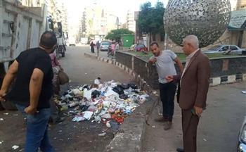 رئيس مدينة دمياط يتابع رفع 70 طن قمامة وتركيب كشافات انارة