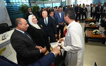   وزيرة التضامن تودع أول أفواج حجاج بيت الله الحرام من مطار القاهرة الدولي