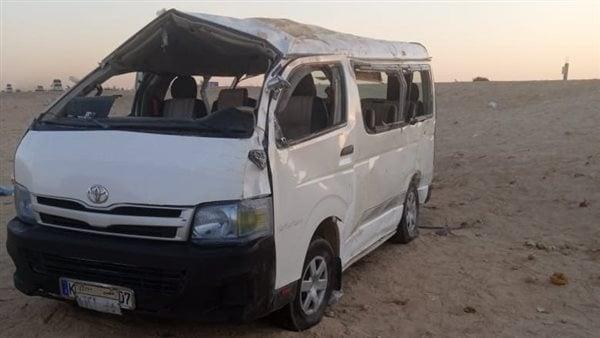 "الميكروباص الطائش".. اصطدم بسور الدائري وقتل شخصين في الجيزة