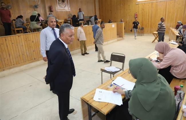 رئيس جامعة جنوب الوادى يواصل جولاته التفقدية لأعمال الإمتحانات