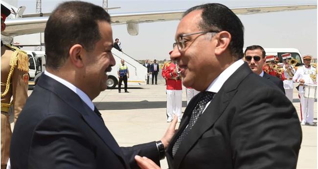مدبولي يستقبل رئيس الوزراء العراقي والوفد المرافق له بمطار القاهرة