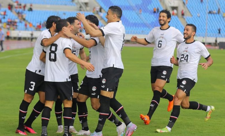 منتخب مصر بالأبيض والأسود في مواجهة غينيا
