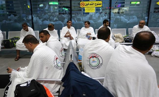 مغادرة الفوج الأول من الحجاج الفلسطينيين من مطار القاهرة
