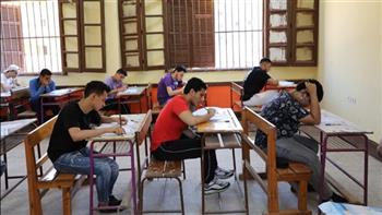   طلاب الثانوية العامة يؤدون اليوم امتحان مادتي الاقتصاد والاحصاء 