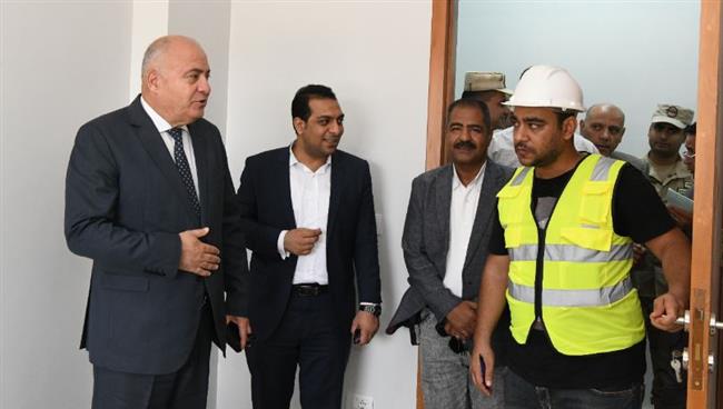  حياة كريمة.. محافظ قنا يتفقد وحدة التضامن الاجتماعي بالحمر والجعافرة 
