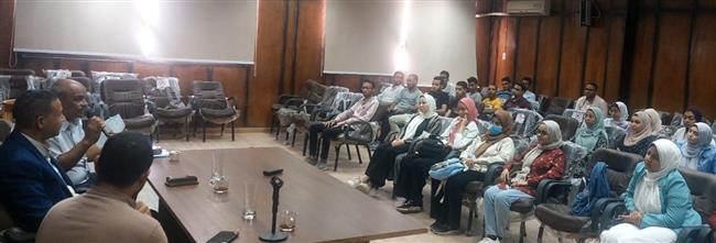 ندوة تعريفية عن تنظيم الأسرة ودعم الرائدات الريفيات بطب جنوب الوادى