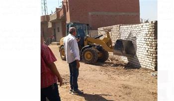 محافظ الفيوم: إزالة 726 حالة تعدٍ بالزراعة والبناء على أراضي الدولة والملكيات الخاصة