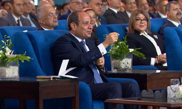 الرئيس السيسي: الحكومة تدخلت في سعر الصرف لتثبيت سعر الدولار