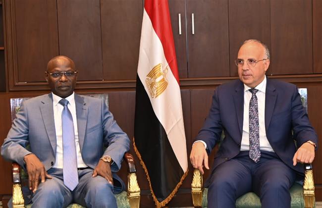 هاني سويلم يلتقى وزير المياه التشادي لتعزيز التعاون في كافة المجالات