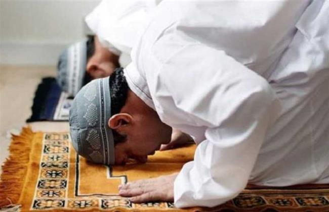 هل يجوز جمع الصلاة وقصرها للسفر مدة أسبوع؟