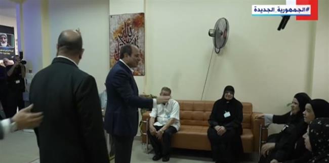 الرئيس السيسى لنزلاء دار مسنين الأبعادية بالبحيرة: "إحنا عايشين ببركتكم" 