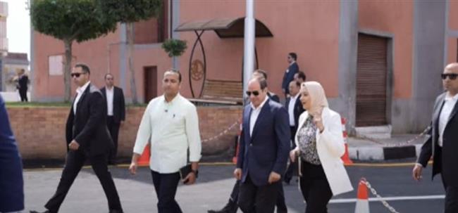 السيسي يتفقد الوحدة الصحية ضمن "حياة كريمة" بقرية الأبعادية بالبحيرة