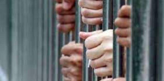 السجن 5 سنوات لـ3 متهمين بحيازة أسلحة وذخائر نارية