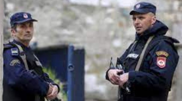 البوسنة.. القبض على طفل بعدما أطلق النار على مدرس