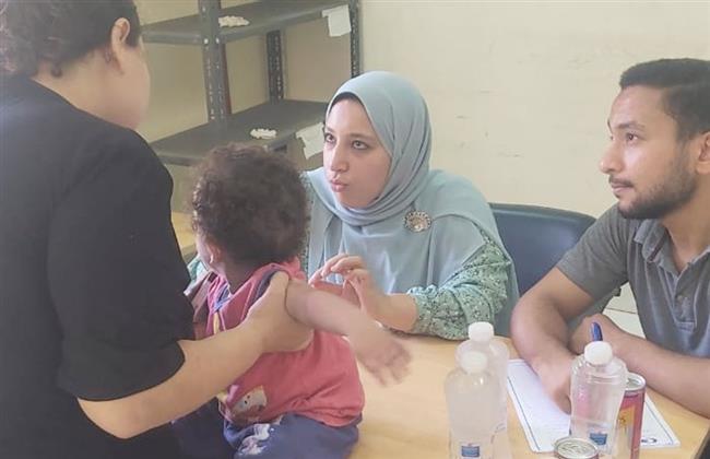 فحص وعلاج ١١٢٦ مريض في قافلة جامعة سوهاج الطبية بقرية كوم غريب