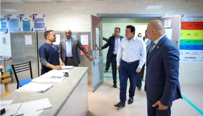 وزير الصحة في زيارة مفاجئة لمستشفى وادي النطرون التخصصي 