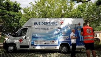   حافلة الأسنان تجوب المناطق النائية بفرنسا لسد عجز الأطباء
