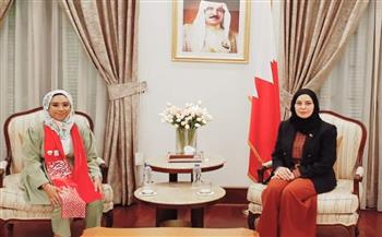   سفيرة البحرين فى القاهرة تستقبل أول بحرينية تحصل على منحة ناصر للقيادة الدولية