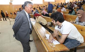 «غرباوي» يتفقد الامتحانات التي تجري في 12 كلية بجامعة جنوب الوادي