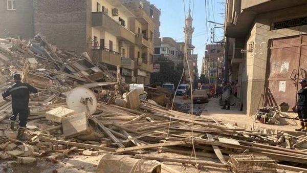 فصل التيار الكهربائي والغاز.. ووضع كردون بمحيط عقار الإسكندرية المنهار 